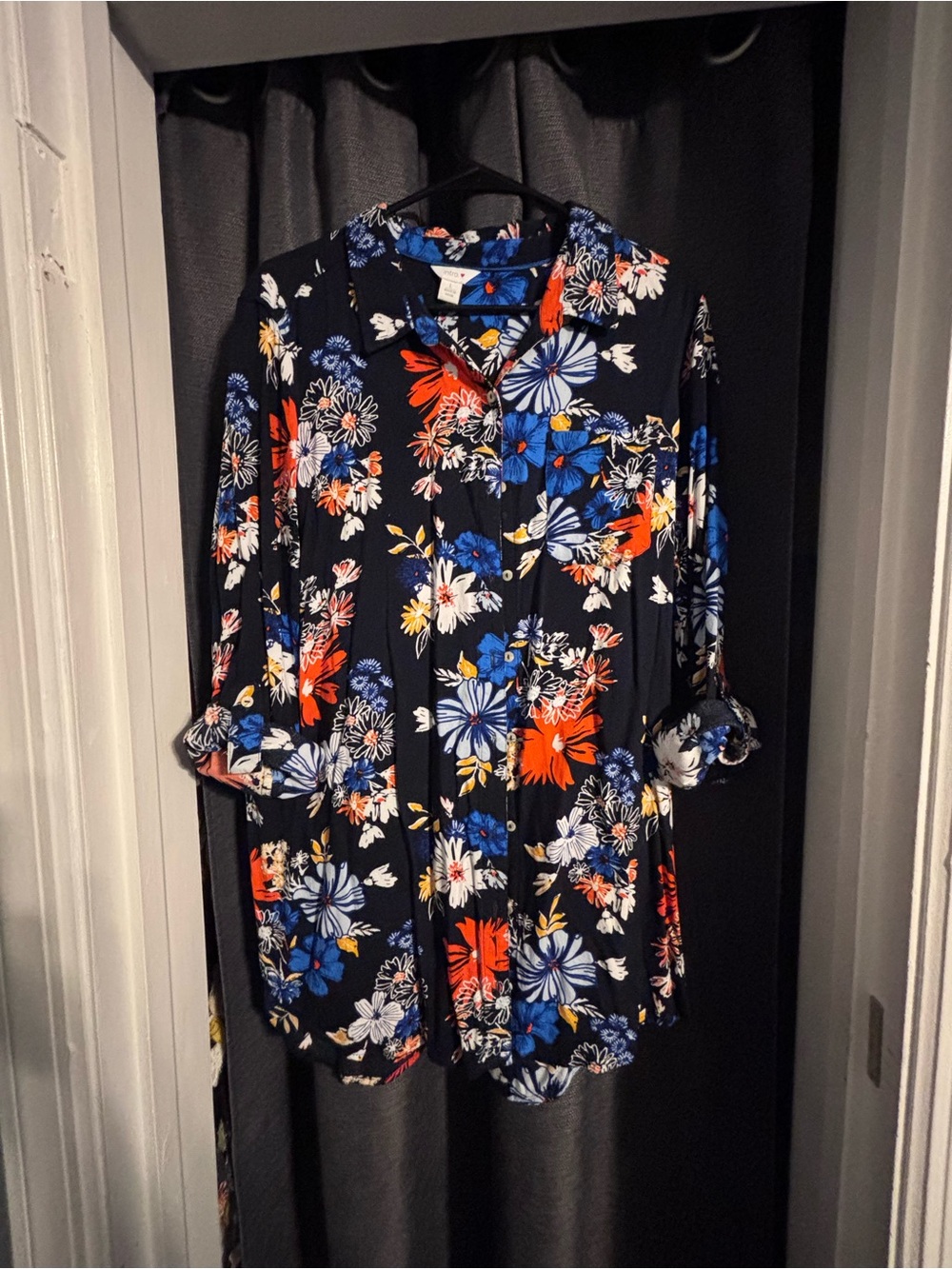 intro. Black Button-Front Shirt with Blue & Red Floral Print